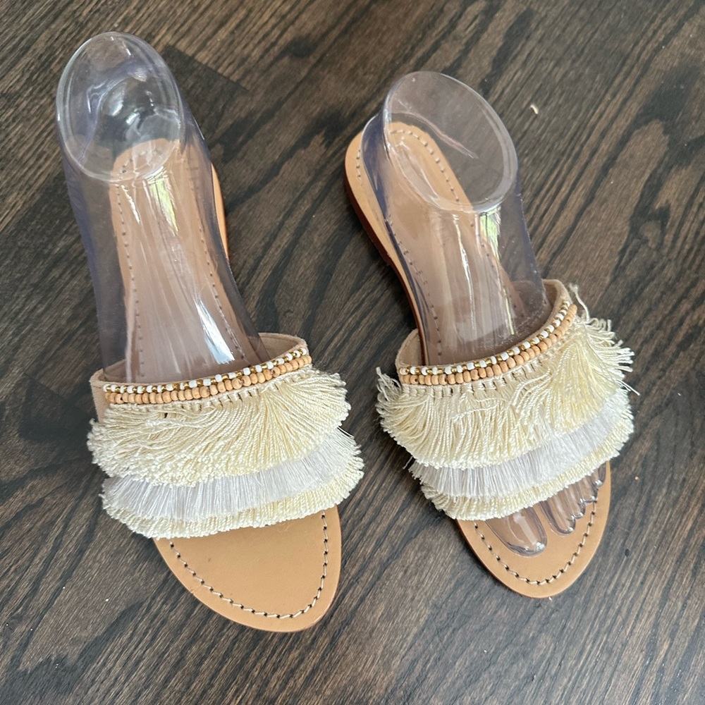 EUC Mystique Boutique Beaded Fringe sandal Sz 9